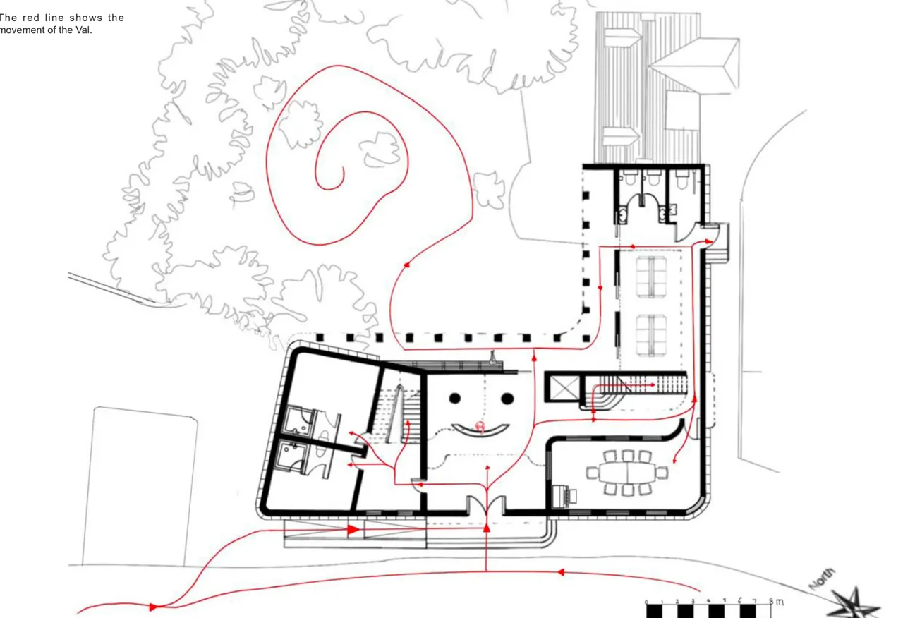 首层方案中的管理员 Val 动线,以红线标示日常巡查与服务路线。 / The ground-floor proposal traces caretaker Val’s everyday circulation in red.
